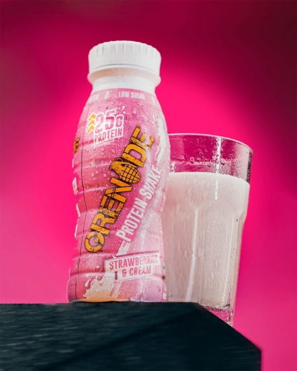 Grenade Protein Shake, Shake Proteic Rtd Cu Aroma De Capsuni, 330 Ml - imagine 2